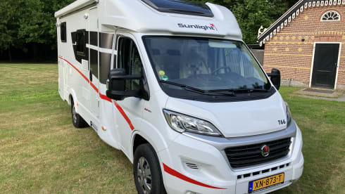 Vrij & Blij – Spacious Sunlight T66 with single longitudinal beds, year of manufacture 2019 with 150 hp (euro 6)