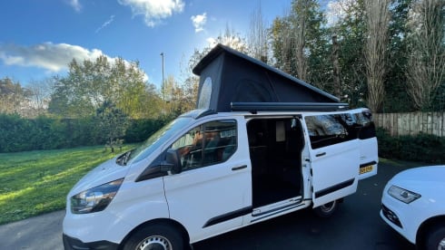 Charlie Van Dan – 4 berth Ford campervan from 2018