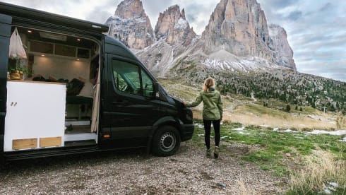 Off grid campervan for surfers, mountain bikers/racing cyclists