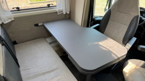 5p Sun Living alcove from 2023