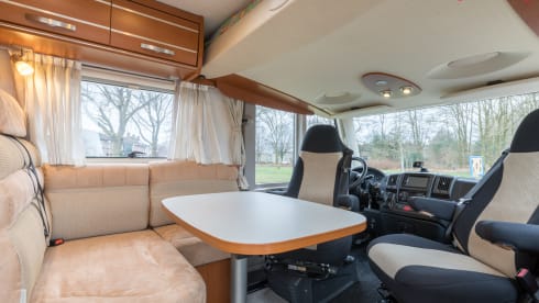 Liedje – Hymer Exsis-i with 2x AIRCO