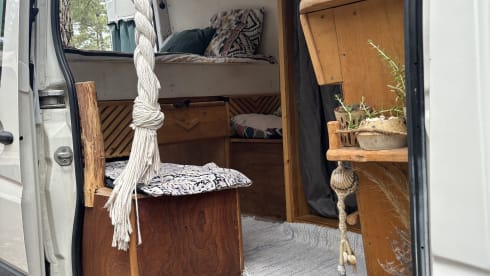 Spacious campervan - kitchen & shower - Fully off grid
