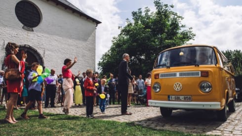 DEVON – rent an original hippie bus from 1976!