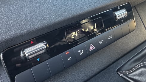 Claudia Sprintervan – 2 Berth Off Grid Sprinter Campervan