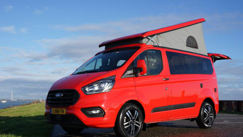 Ford Nugget uit 2021 – Travel in Red
