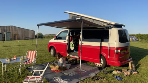 Morag – 4 berth VW T5 CAMPERVAN LWB 2014 ( EDINBURGH PICK UP)