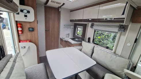 Luxurious Dethleffs Trend integrated (with level system, double air conditioning and zp)