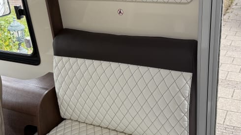 FORSTER 738 EB, 4 persons, garage and scooter included