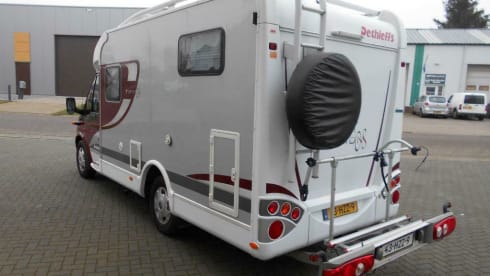 Compact Dethleffs 2-person camper