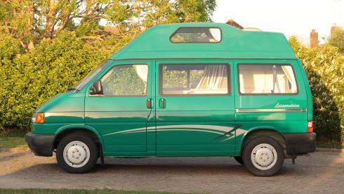 Gunther – VW T4 Hightop Leisuredrive Campervan. Excellent condition 