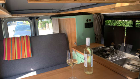KIWI GOLD (6) – Renault Trafic Eco bus camper completely self-sufficient