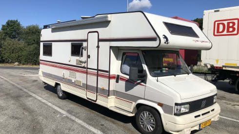 Large 6 person camper for rent. LMC Liberty