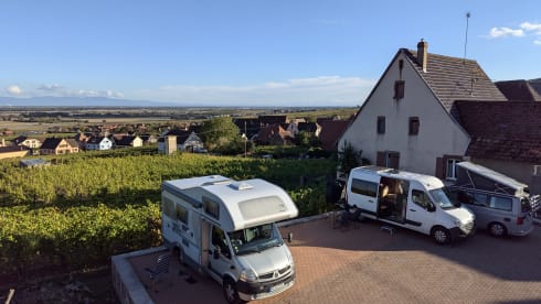 Appa – Fourgon aménagé Opel Movano L2H2, charmant et autonome pour 2 personnes