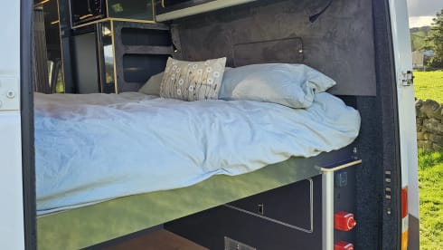 Beresford – 2 berth Mercedes-Benz campervan