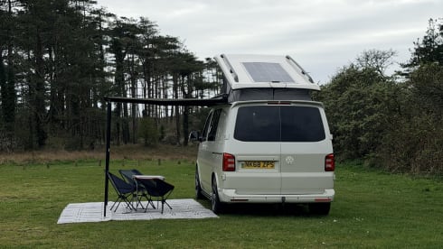 Freddie – 4 berth Volkswagen campervan from 2018 (Air con, Diesel heater and awning)