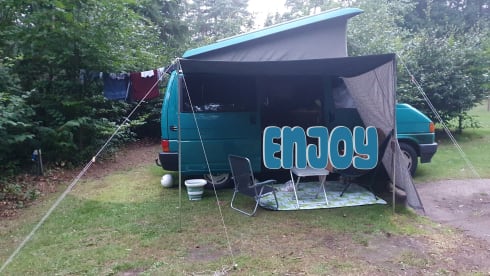 Happy place – 4p Volkswagen campervan from 1994