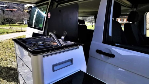 VW California Beach - Il furgone ideale completamente attrezzato per 5 persone