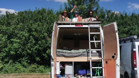 Bibi – Kitesurf bus undercover