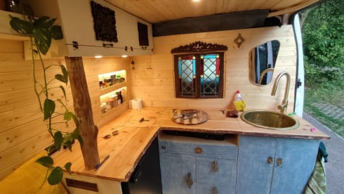 Miss Vanjie – Oriental Gypsy Wagon: Luxury Meets Adventure in Our Off-Grid Camper!