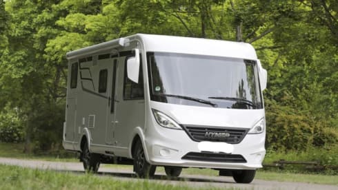 Very nice 4-6p Hymer integrated from 2021