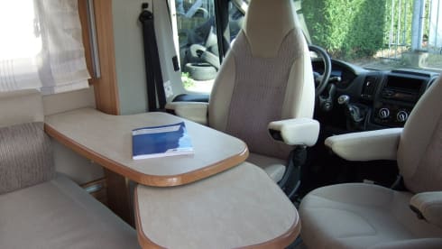 Very luxurious and complete Hymer camper, cream of the crop