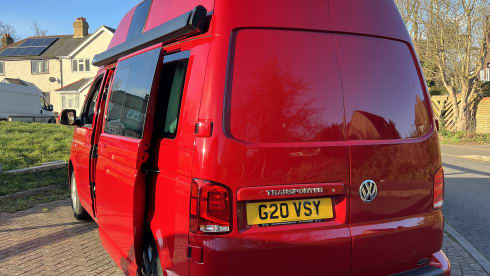 Dolly Daze – 2 berth Volkswagen campervan from 2021