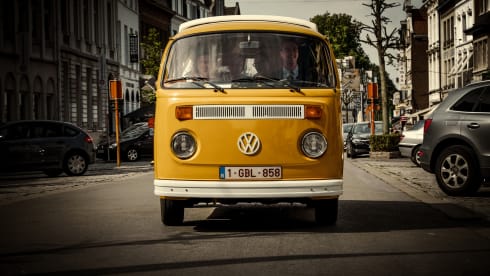 DEVON – rent an original hippie bus from 1976!