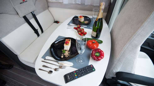 Kronos 284TL – Autocaravana en Alicante/ Torrevieja desde 100€/noche — ¡Vuela y conduce!