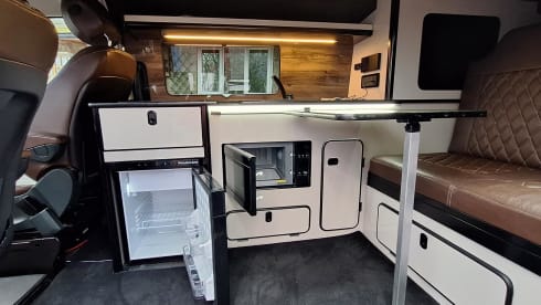 Danny Devito – 4 berth Mercedes-Benz campervan