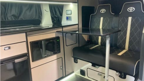 Luxuriöser Toyota Alphard Campervan