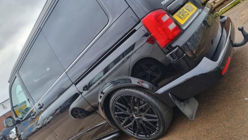 Maisie – Stylish 4berth, pet friendly, automatic VW campervan 