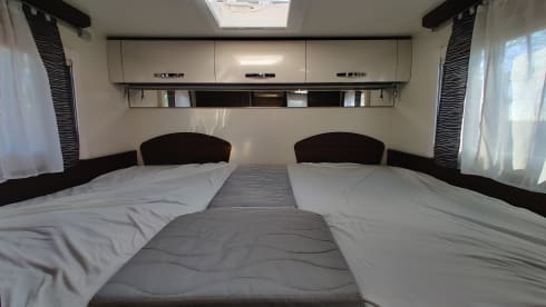 Beautiful family camper for 5 people, fully equipped