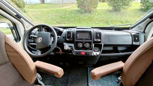 Dreamer – Dreamer Rapido Family Van Select 250