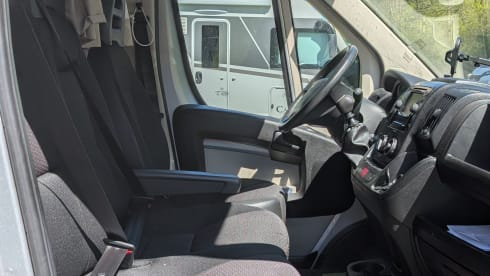 Betsie – Camping-car Euro6 avec un joli lit
