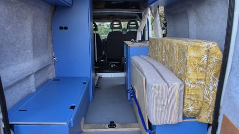 Ontsnap samen (met klein kind) in onze unieke zelfbouwcamper!