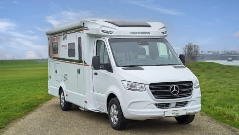 Pepper 3 Mercedes Benz – Super Mercedes Benz camper with TV, air conditioning and automatic transmission