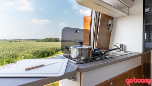 The Black Pearl – Campervan "VANTourer 630L"