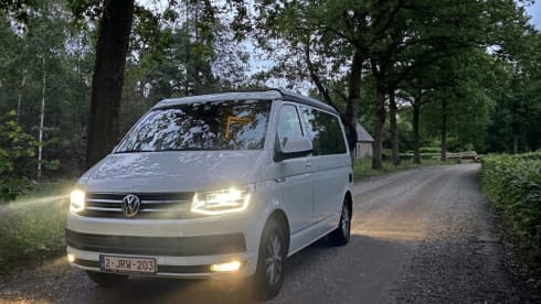 Hedwig – Un road trip de dernière minute ? Optez pour le luxueux VW California T6 Ocean (toutes options !)