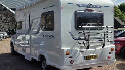 Peugeot semi-integratiecamper met 6 slaapplaatsen vanaf 2016