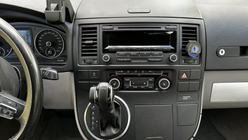 Compleet uitgerust met keuken, bustent & fietsenrek – 4p Volkswagen campervan from 2015