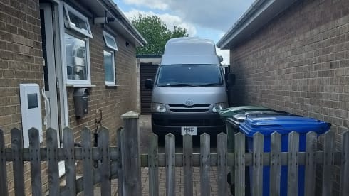 Silver Shadow – 4+ Berth Toyota Hi-Ace