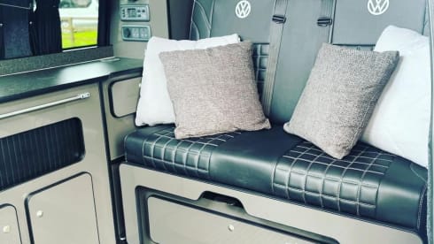 Suzie – 4 berth Volkswagen Campervan 