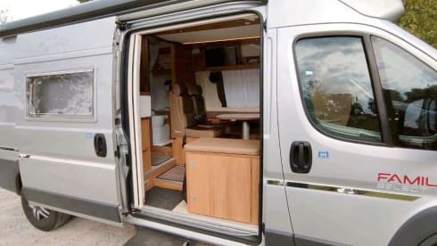 Dreamer – Dreamer Rapido Family Van Select 250