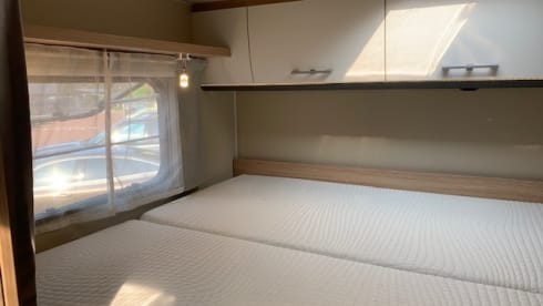 Sunny – Sunlight A70 alcove 6 person Automatic 150 HP built in 2018