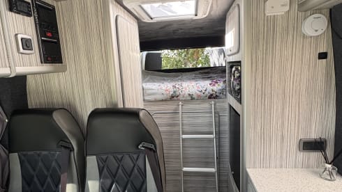 OFIE – Vi presentiamo OFIE, il nostro camper a 4 posti letto, pronto per la vostra avventura. 