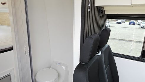 Madrid – Sprinter XXL a wonderful compact camper with lots of space!