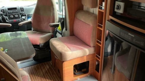 Spacious and luxurious 5 person camper Adria Matrix