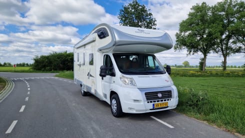  Ruime Fiat Giottiline 7p  Camper met inventaris.