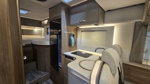 Nr. 8 Carado T448 – Sehr luxuriöser Familiencamper, neu ab 2025 und komplett ausgestattet.