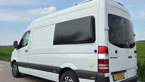 Donny – 2-seater Mercedes-Benz bus from 2013